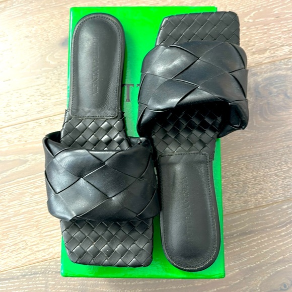 Bottega Veneta Shoes - BV Lido Flat Sandal